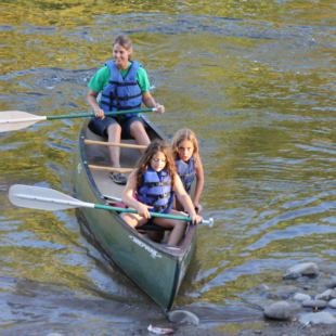 mom and two daughters enjoying their canoe trip Indian Head Canoeing Rafting Kayaking Tubing Delaware River